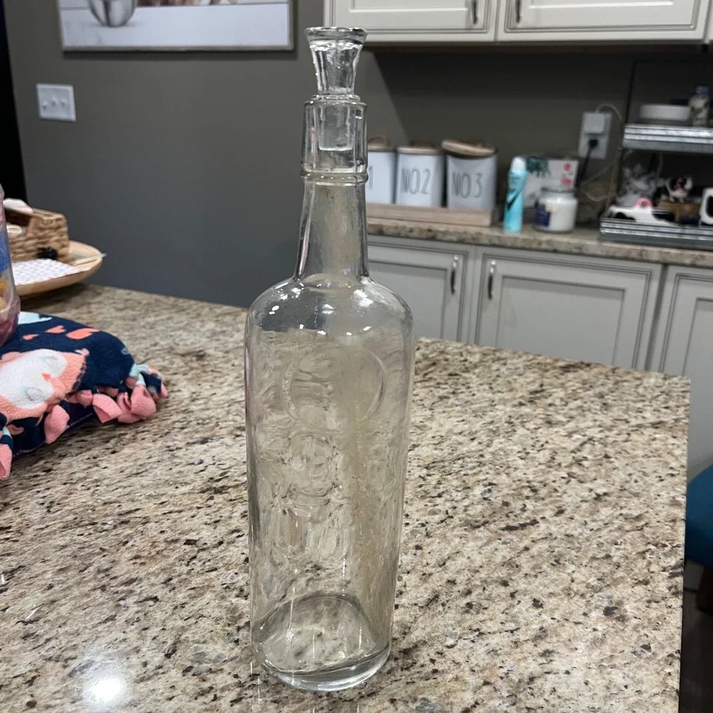 Vintage‎ Clear Glass Decanter with Stopper Embossed Bottle Home Bar Decor 10